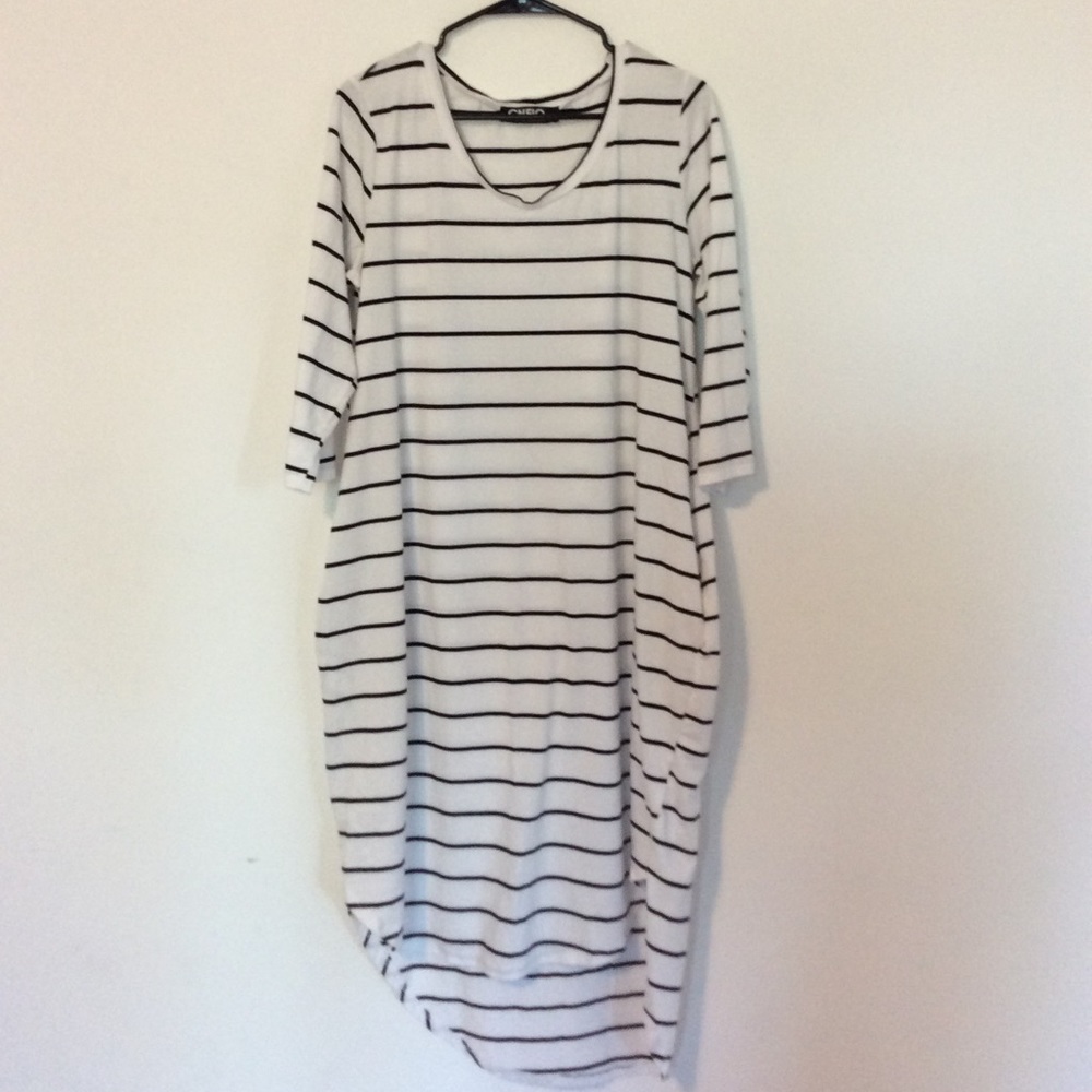 Bubble dress, white and black striped